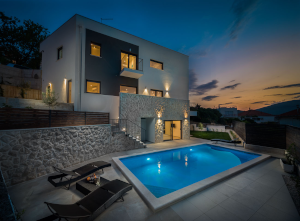 Villa Salt, 10 Personen, beheizter privater Pool, Trogir, Nah am Strand & Split Flughafen - 10 people, heated pool, Trogir, near beach & Split airport
