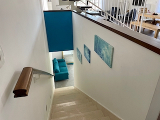 Stairs to living room Villa Salt, 10 Personen, beheizter privater Pool, Trogir, Nah am Strand & Split Flughafen - 10 people, heated pool, Trogir, near beach & Split airport